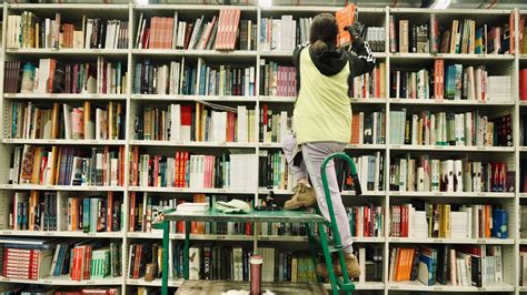 Online retailer Booktopia goes into voluntary administration, .
